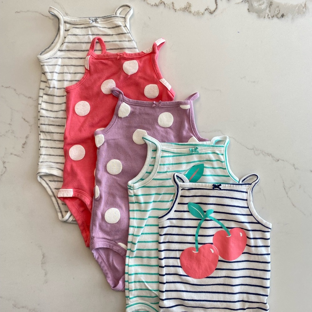 5 Carter’s sleeveless bodysuits / onesies